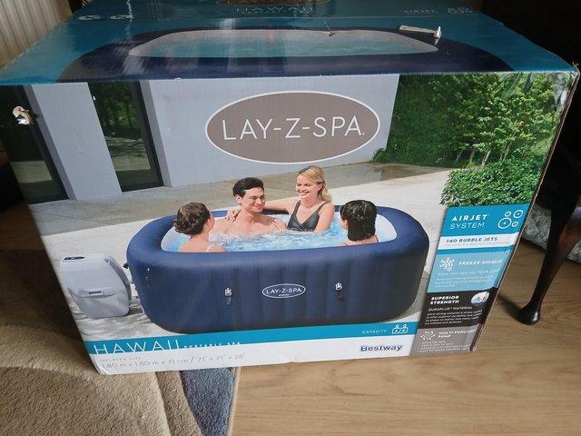 Preview of the first image of Lay-z-spa. 4 - 6 people. 140 bubble jet's. Air jet massage s.
