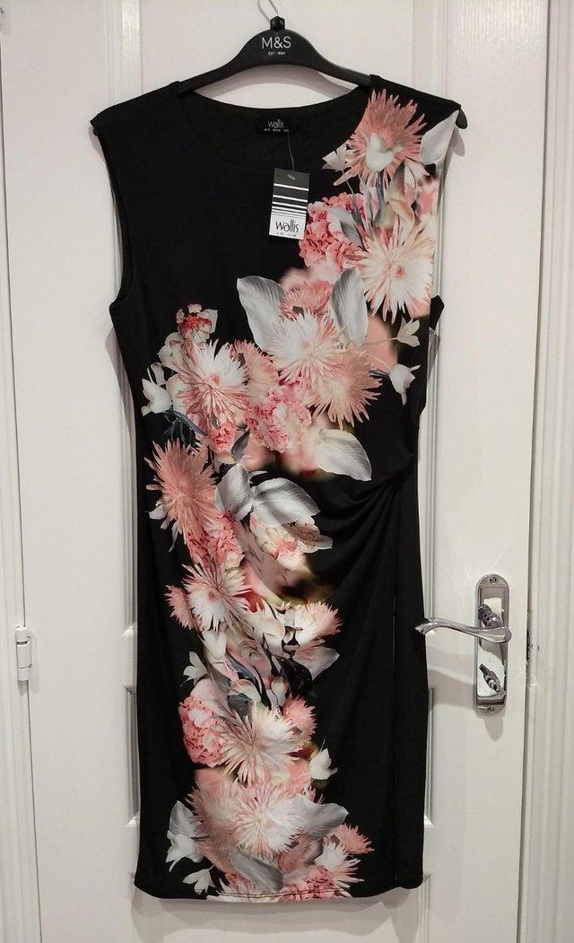 Preview of the first image of New Wallis Black Floral Smart Formal Occasion Dress UK 10.