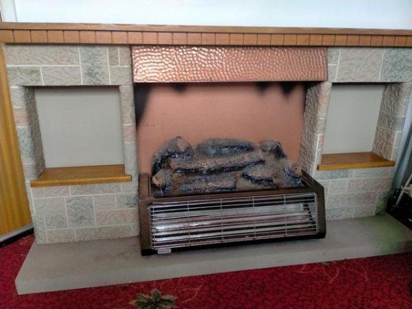 Image 3 of Moveable/portable Electric Fire and suround
