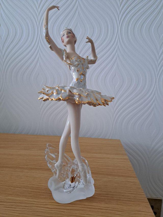 Preview of the first image of Bolshoi Ballet Odette figurine.