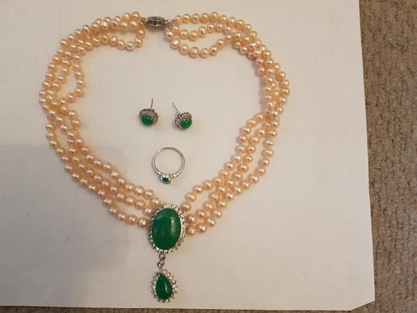 Preview of the first image of Green Jade faux pearl Lavaliere set.