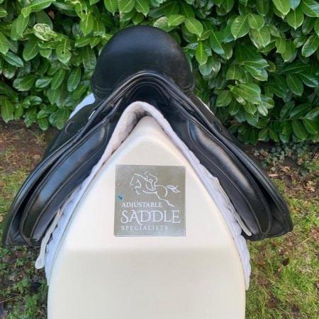 Image 4 of Kent & Masters 17.5” S-Series Compact saddle