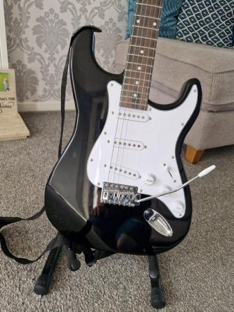 Image 3 of RockJam electric guitar and amp VGC with accessories