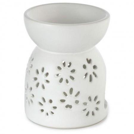 Image 1 of Ceramic Oil & Wax Burner - Daisy Cut-Out.  Free Postage