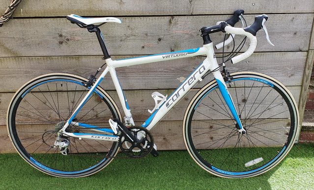 Preview of the first image of Carrera Virtuoso (white/blue) Road bike.