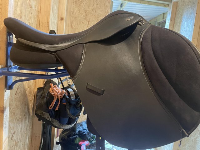 Preview of the first image of 17” Thorowgood saddle changeable gullet.