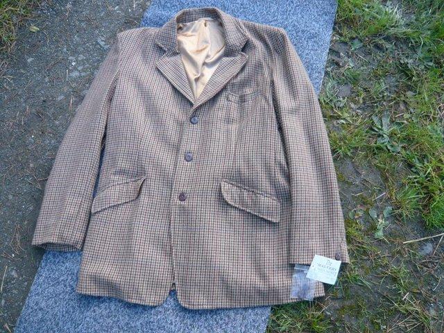 Preview of the first image of Gents 42" brown tweed hacking jacket-never been worn.