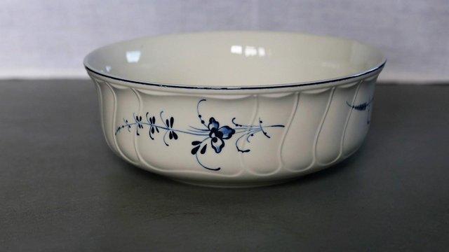 Preview of the first image of VILLEROY AND BOCH LARGE SERVING BOWL.