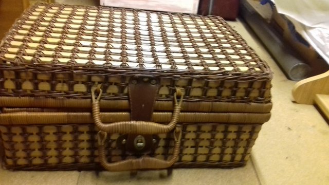 Image 2 of Wicker picnic basket for four people