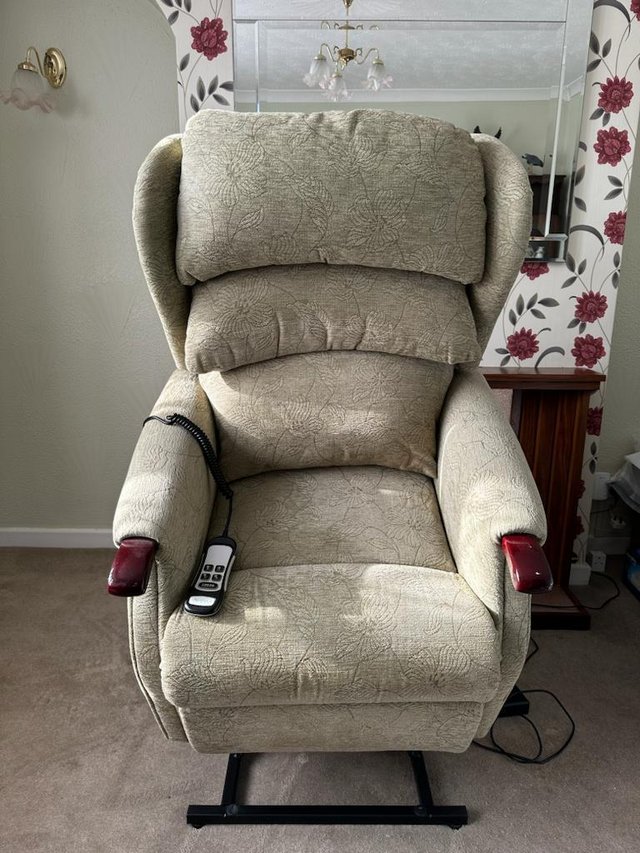Preview of the first image of CELEBRITY Westbury Petite DualMotor Chair with matching set.