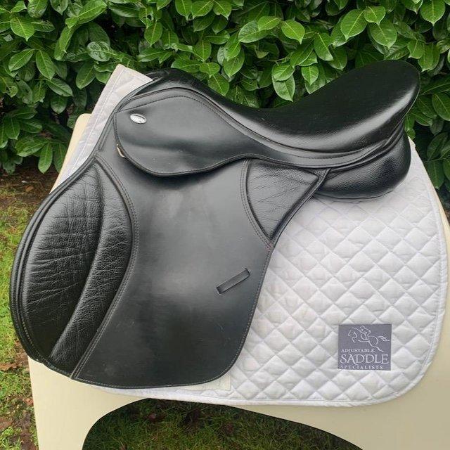 Preview of the first image of Thorowgood T8 17.5 inch gp saddle.