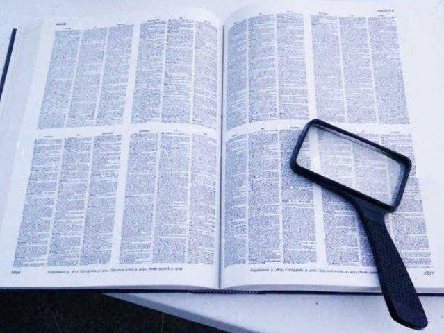 Preview of the first image of THE COMPACT EDITION of the OXFORD ENGLISH DICTIONARY.