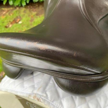Image 18 of Kent & Masters 17” S-Series Anatomic saddle