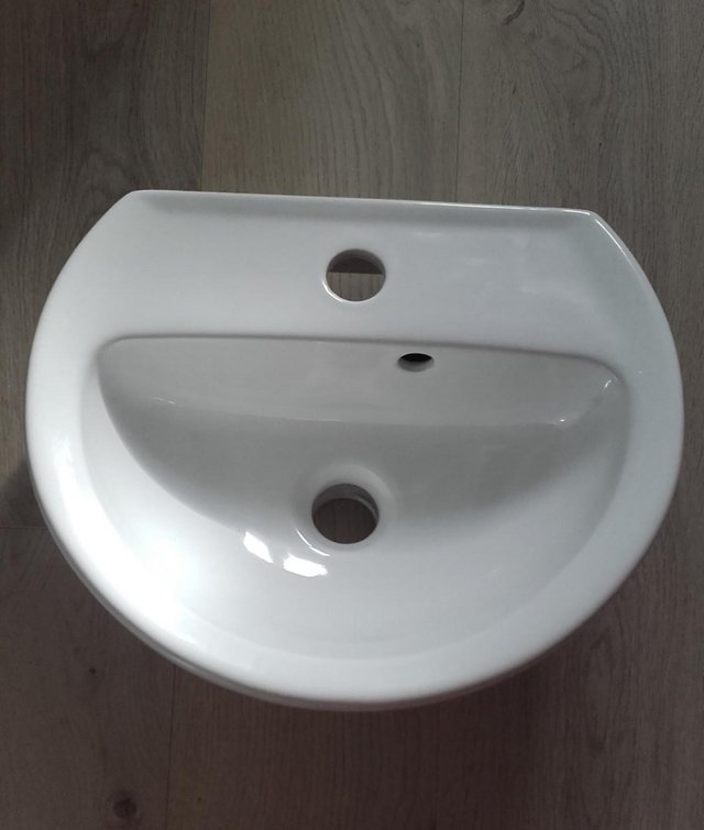 Preview of the first image of Twyford Alcona washbasin 400mm with Mixer Tap.