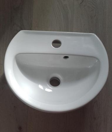 Image 1 of Twyford Alcona washbasin 400mm with Mixer Tap