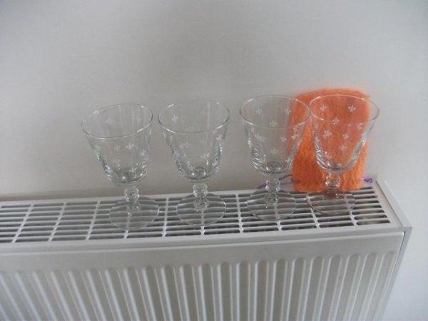 Image 1 of WINE GLASSES (FLUER DE LISE DESIGN)