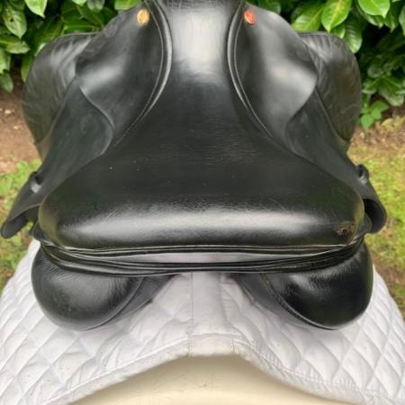 Image 19 of Kent And Masters 17 inch Jump saddle