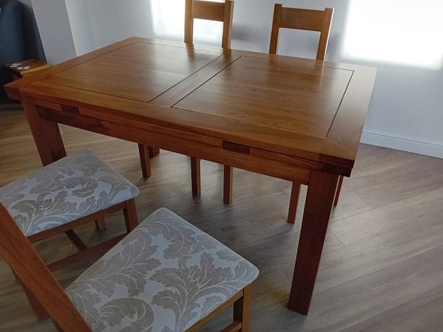 Preview of the first image of Solid oak extendable dining table and 4 chairs.