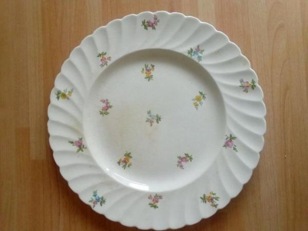 Image 2 of Clarice Cliff 'Dimity' plate