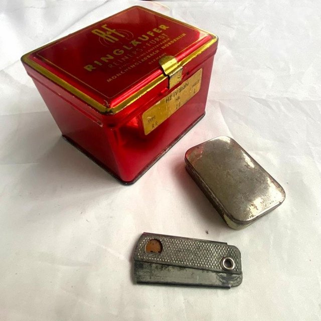 Preview of the first image of RINGLAUFER Vintage Tin Box With Some Metal Items.