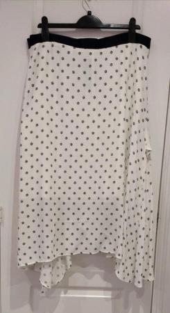 Image 14 of New Tags Marks and Spencer Soft White Skirt Size 18 Regular