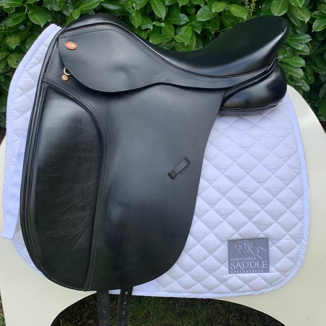 Preview of the first image of Kent & Masters 17.5” High Wither Original Dressage saddle.