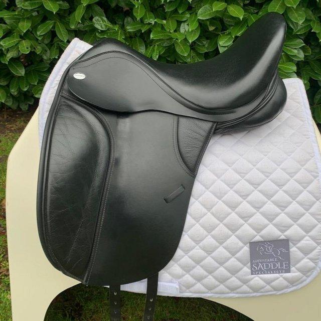 Preview of the first image of Thorowgood T8 17” Low Profile Dressage saddle.