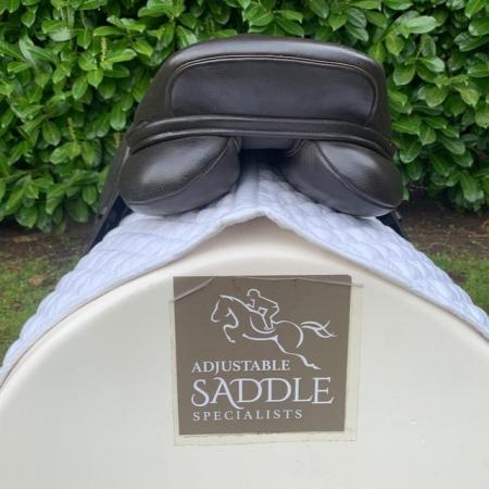 Image 14 of kent and Masters 17.5 inch cob saddle