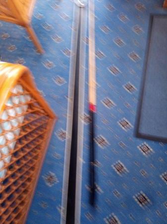 Image 3 of Extending snooker cue with case in good condition
