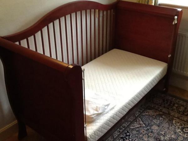 Image 1 of Vintage Alicia solid wood, cot bed, sofa bed, with mattress.