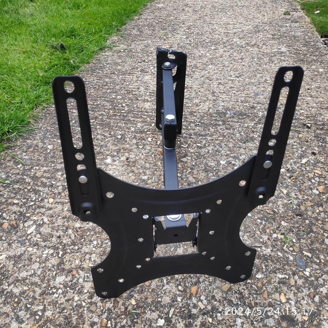 Preview of the first image of TV folding TV wall bracket.