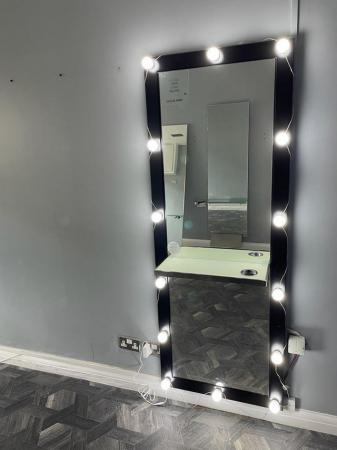 Image 3 of Large mirrors, ideal for hairdressers