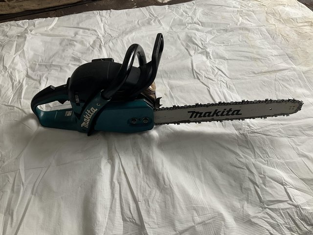 Preview of the first image of makita ea5000p chainsaw b.