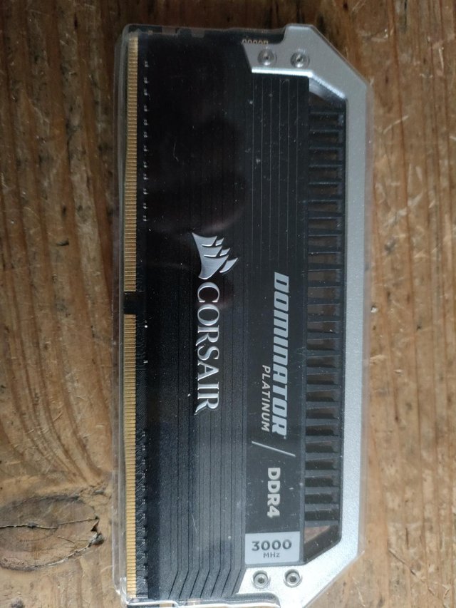 Preview of the first image of Corsair Dominator Platinum 16 GB DDR4-3000 RAM.