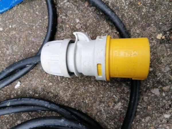 Image 4 of Tsunami Submersible Pump with Hose