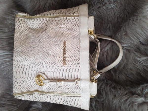 Image 3 of Cream handbag with shoulder strap