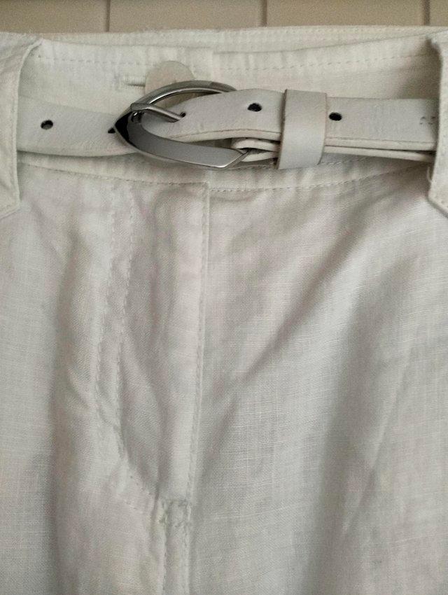 Preview of the first image of Per Una white linen trousers fully lined.