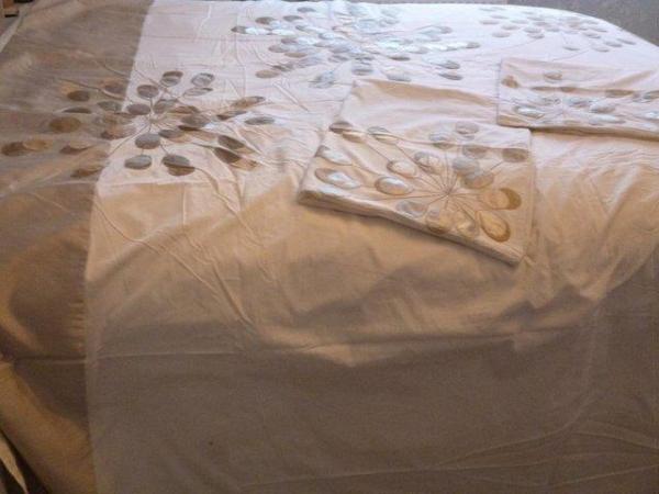 Image 3 of KING SIZE ORNATE DUVET COVER SET, PALE CREAM AND GOLD