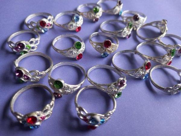 Image 3 of 19 pretty silver rings for a tenner