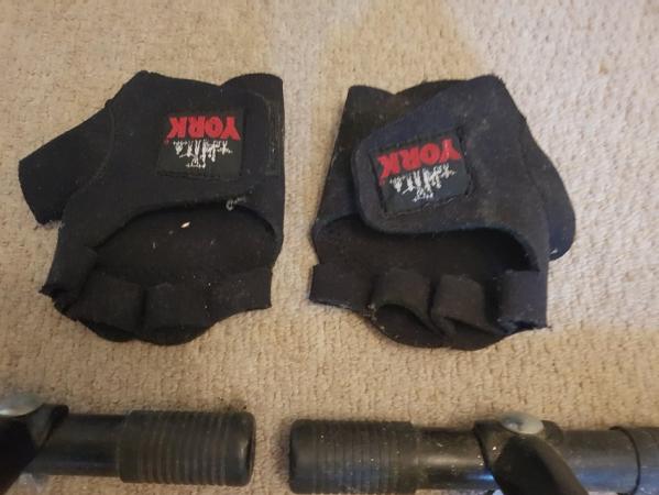 Image 1 of 10 kilos  iron dumbbells, exercising gloves& press-up handle