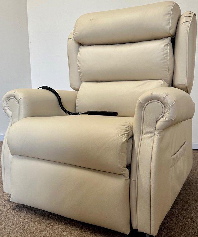 Preview of the first image of ELECTRIC RISER RECLINER DUAL MOTOR CHAIR LEATHER CAN DELIVER.