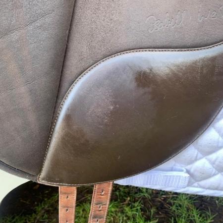 Image 7 of Wintec 17 inch Isabell Werth Dressage saddle