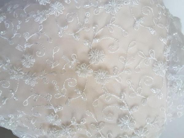 Image 6 of Bridal lace bolero in pale ivory with guipure motifs