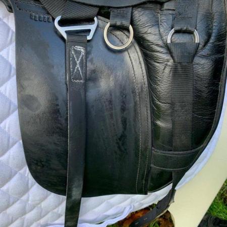 Image 10 of Kent & Masters 17" Low Profile Dressage saddle (S2834)