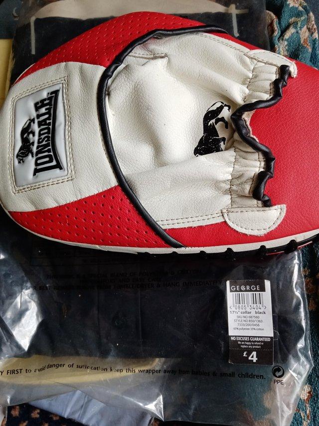 Preview of the first image of Lonsdale Boxing or Martial Arts Punch Mitt.