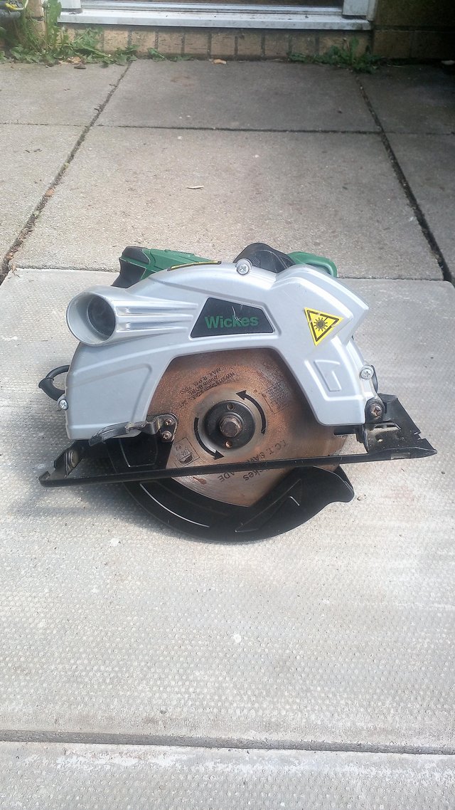 Preview of the first image of Wickes WCS185L 1300w 185mm Corded Circular Saw with Laser Gu.
