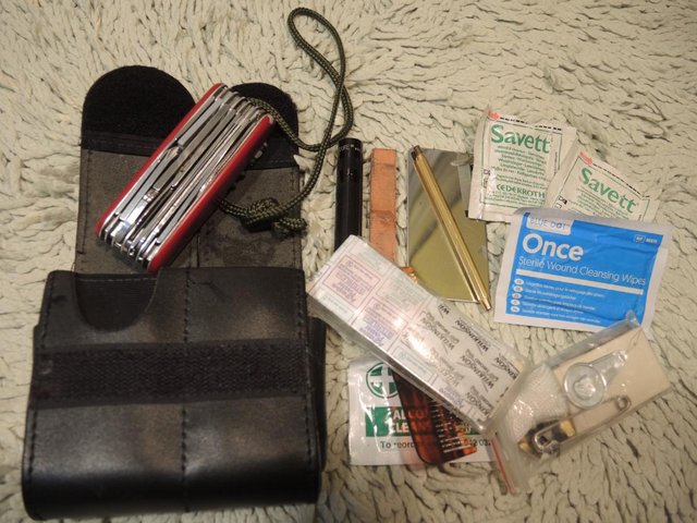 VICTORINOX SURVIVAL TRAVELLERS KIT IN LEATHER CASE RARE 