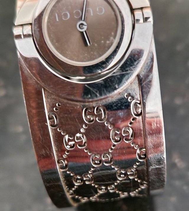 Preview of the first image of Gucci Twirl bangle watch.
