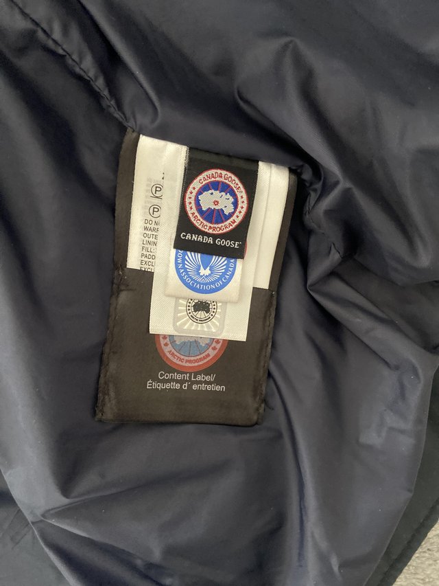 Preview of the first image of Canada Goose Boys Size L.