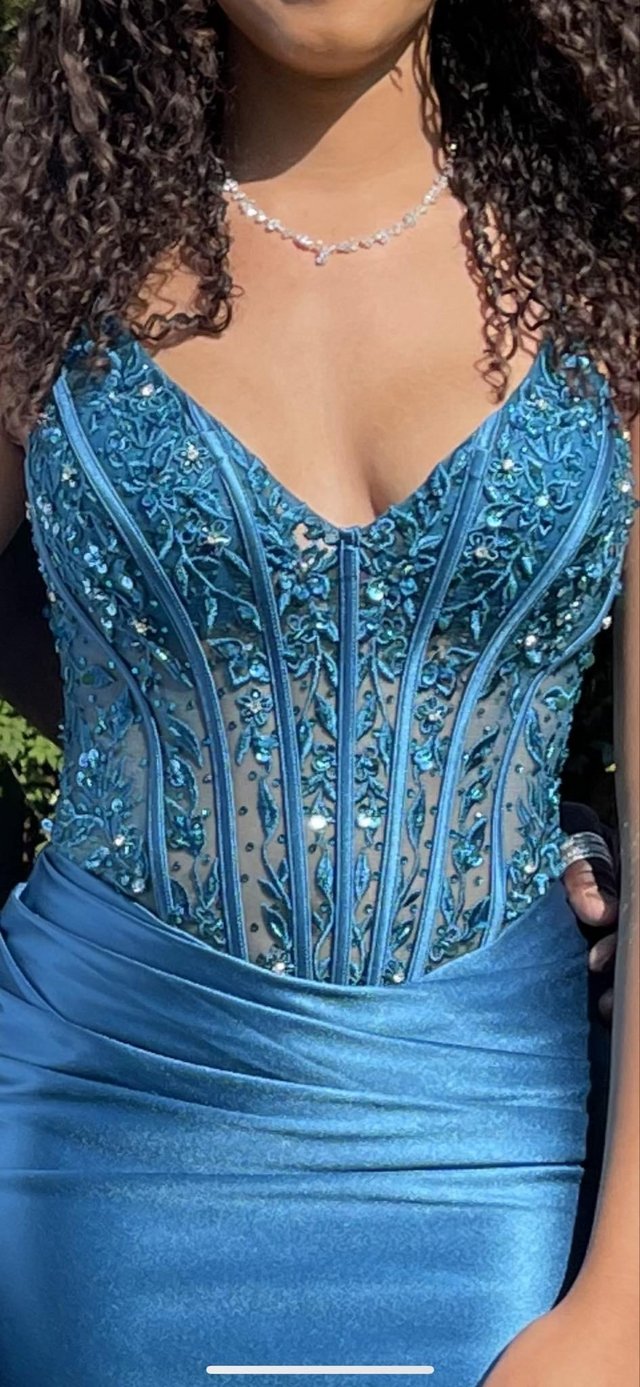 Preview of the first image of Stunning Teal Prom Dress.